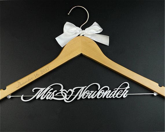 Gruccia Per Abito Da Sposa Personalizzata Con Nome E Data, Appendino In Legno Bianco Con Gancio Girevole, Regalo Per Sposa E Damigelle