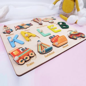 男の子の赤ちゃんへの誕生日プレゼント、乗り物言葉マッチングゲーム、木製の名前パズル、パーソナライズされた木製の記憶おもちゃ、赤ちゃんへのクリスマスプレゼント