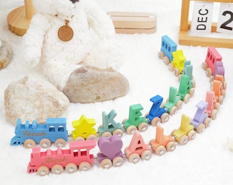 Gepersonaliseerde houten trein met naam en elementen |  Aankondigingsbord babynaam | Aangepast babycadeau | Babyaankondiging | Gepersonaliseerde trein