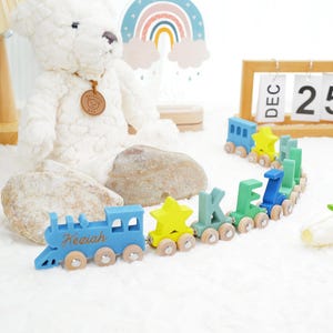 Trenes de madera. Juguetes para niños pequeños. Regalos personalizados para bebés. Regalos de cumpleaños para niños de 1, 2 y 3 años. Juguetes sensoriales. Regalos para bautizos de niños. Juegos de simulación para niños.