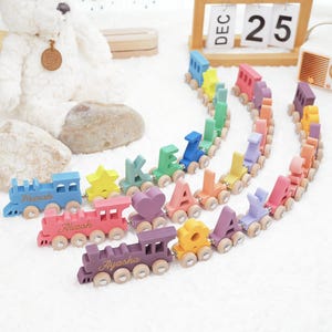 Trem de letras de madeira personalizado | Placa de anúncio de nome de bebê personalizada | Presente para recém-nascido | Presente para chá de bebê | Decoração de trem personalizada