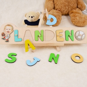 Rompecabezas de nombre del niño con el jugador de béisbol de dibujos animados, rompecabezas de nombre de madera con pegs, regalo de niño personalizado, rompecabezas de nombre personalizado para los niños pequeños