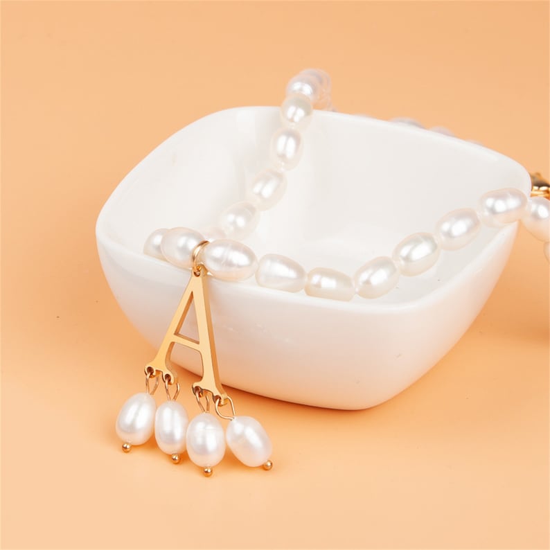 Collier Anne Boleyn, collier personnalisé bijoux pendentif initiale or collier de perles, cadeaux à personnaliser pour elle image 3
