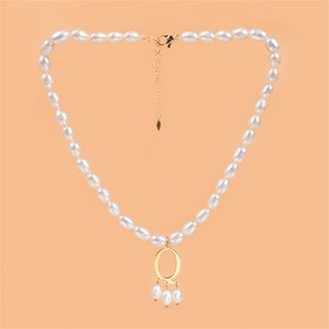 Collier Anne Boleyn, collier personnalisé bijoux pendentif initiale or collier de perles, cadeaux à personnaliser pour elle image 4
