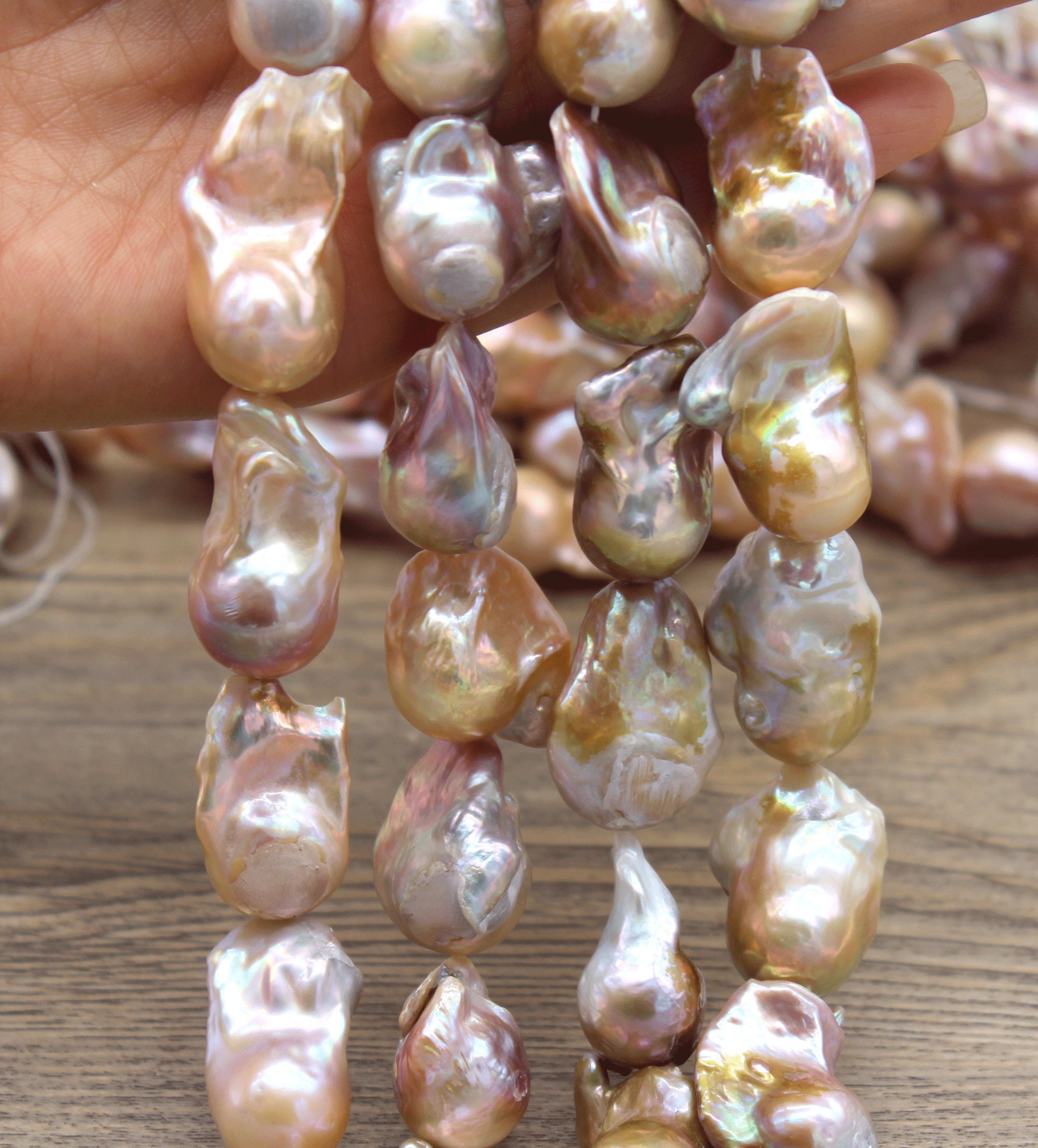 【HYERES LOR】24SS★ BR(W) Ball MIX Pearl & Spinel Beads NC HYERES LOR】24SS☆ BR(W) Ball Pearl & Carnelian Beads NC