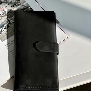 Carteira de couro para mulheres, carteira personalizada minimalista, dobra dupla de couro para telefone, presente artesanal de longa distância para a mãe, presente personalizado