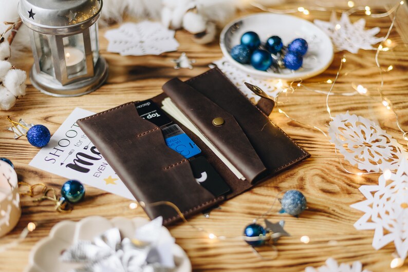 Cartera de piel para mujer, Cartera fina, Cartera plegable para mujer, Cartera grabada, Cartera personalizada, Cartera para tarjetas, Cartera para mujer, Regalo de tercer aniversario imagen 2