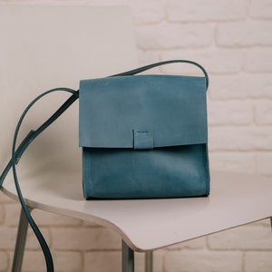 City Bag aus Leder, Umhängetasche für Frau, Crossbody-Tasche aus Leder, Blaue Lederhandtasche, Kleine Lederhandtasche, Leder Geschenk für Mädchen
