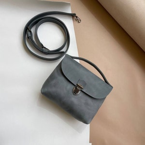 Mini sac crossbody en cuir, sac de ville pour femmes, sac à main en cuir mignon, sac à main en cuir pour fille, mini sac à main en cuir, sac fait main en cuir, cadeau pour femmes Bleu