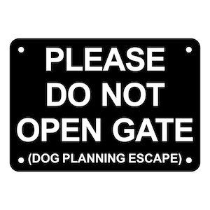 Please Do Not Open Gate Dog Planning Escape Sign Plaque
