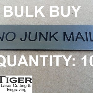10 x NO JUNK MAIL - Lasergraviertes Briefkastenschild - Verschiedene Farben - 8 CM X 2 CM