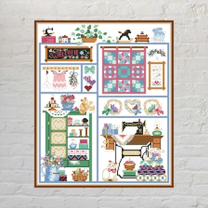 Op de afbeelding: Een meerdelig kruissteekpatroon met diverse motieven rondom huishouden en handwerk. Elementen zijn onder meer een naaimachine met de tekst SINGER, een quilt, een welcome-bord, een groene kast, een teddybeer en bloemstukken in een raster.