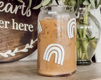 Boho Rainbow Can Glass – Iced Coffee Cup with White Minimalist Rainbows, Aesthetic Glass Tumbler, Cute Boho Drinkware, Gift for Her
