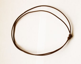 Naszyjnik choker z prawdziwej skóry w kolorze jasnobrązowym, regulowany, z podwójnym sznurkiem, unisex