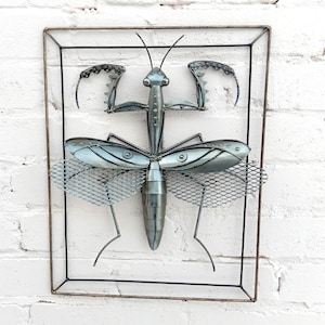 Handcrafted 3D Framed mantis Wall Decor: Metal Sculpture for Stunning Home Interiors. 3D art