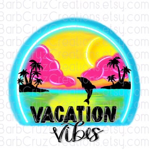 Pu&ograve; includere: Un cerchio blu neon con una scena di tramonto all'interno. Il tramonto &egrave; giallo, rosa e arancione con nuvole. Ci sono palme e un delfino che salta fuori dall'acqua. Il testo "VACATION Vibes" &egrave; sotto la scena.