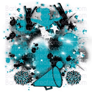 Può includere: Una grafica digitale turchese e nera con cheerleader in silhouette, stelle e schizzi di vernice. Un megafono turchese e due pompon bianchi e turchese si trovano nella parte inferiore del design. Il testo "BarbeCruz Creations" è ripetuto in tutto il design.