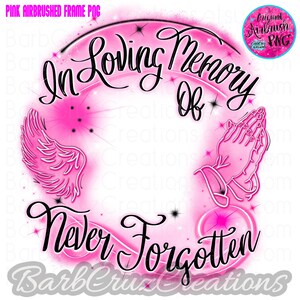 Pu&ograve; includere: Un design rosa aerografo con le parole "In Loving Memory Of Never Forgotten". Il design include ali d'angelo, mani in preghiera e accenti di stelle. Il design &egrave; su sfondo bianco.