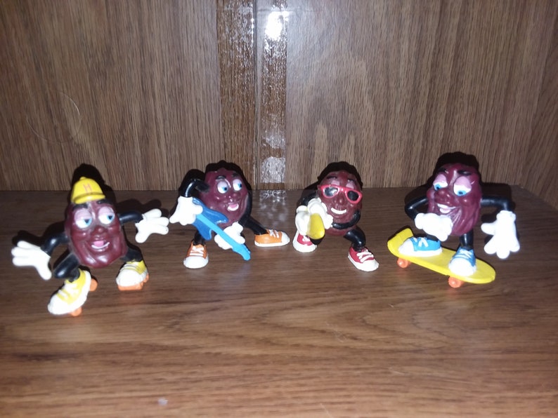 hardees raisins toys