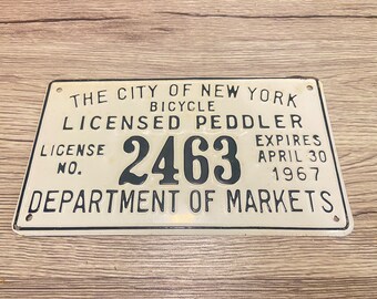 Vintage 1967 New York City Push Cart Licencia de vendedor ambulante Placa de matrícula Blanco Negro