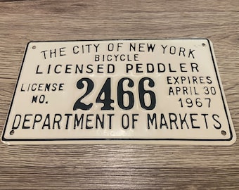 Vintage 1967 New York City Push Cart Licencia de vendedor ambulante Placa de matrícula Blanco Negro