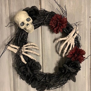 Halloween Skeleton Wreath | Halloween Wreath | Halloween Decor | Trick or Treat | Wreath | Spooky | Fall Wreath | Door Wreath | Door Decor