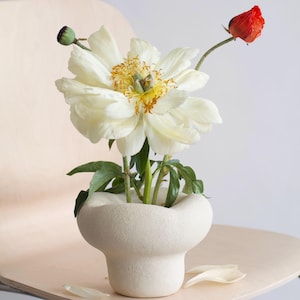 Ceramic ikebana vase, Sculptural vessel for flower arrangements, Beige unique textured vase, Japanese Vase, Modern interior decoration