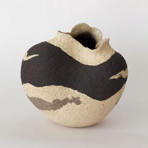 Sculptural Ceramic Vase – Minimalist Handmade Art Piece in Beige, Black & Grey Clay, Unique Textured Home Decor Vessel, Wabi Sabi Decor