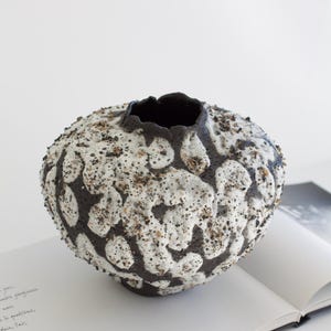 Sculptural Ceramic Vase – Minimalist Handmade Art Piece in Dark Brown Clay, Unique Textured Home Decor Vessel, Wabi Sabi Decor