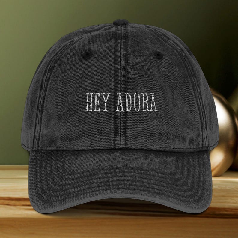 Czapka vintage z haftem Hej Adora i cytatem She-Ra zdjęcie 1