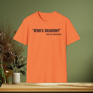 Who&#39;s Sharon - Agatha die ganze Länge T-Shirt
