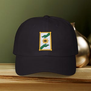 Lilia Calderus Tarot-Halsketten-Design von Agatha All Downed Hat gestickt