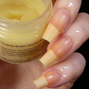 Baume au beurre de cuticules parfumé au miel pour les ongles et le soin des ongles