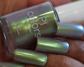 Green Nail Polish with Green Shimmer and Blue Colorshift | Verdant Flash.101