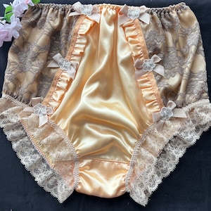 Geschmolzener Gold Vollhöschen - Feminine Sissy Knickers - Rüschen und Spitze. Auf Bestellung. Mittel bis Extra Extra Large