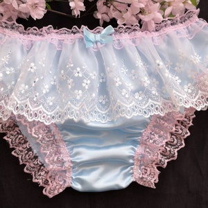 Baby Blau Satin Bikini Höschen - Rosa Trim - Bestickter Tüll Spitzenrock - Made to Order - Medium bis Extra Large