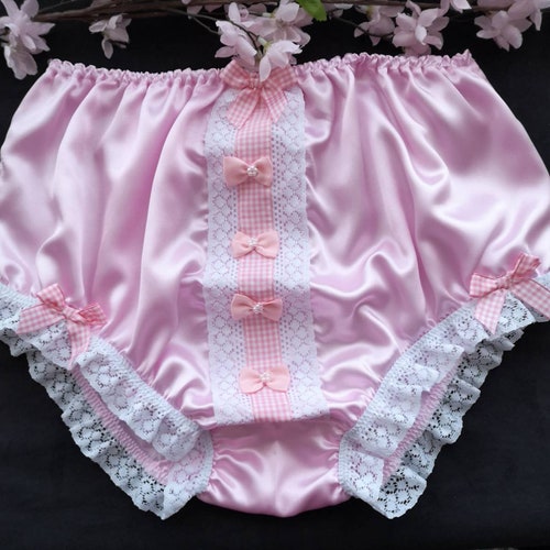 Baby Rosa Full Fit Höschen / Satin Sissy Knickers - Gingham Band und Ktty Bow Detail. Auf Bestellung. Mittel bis Extra Extra Large.