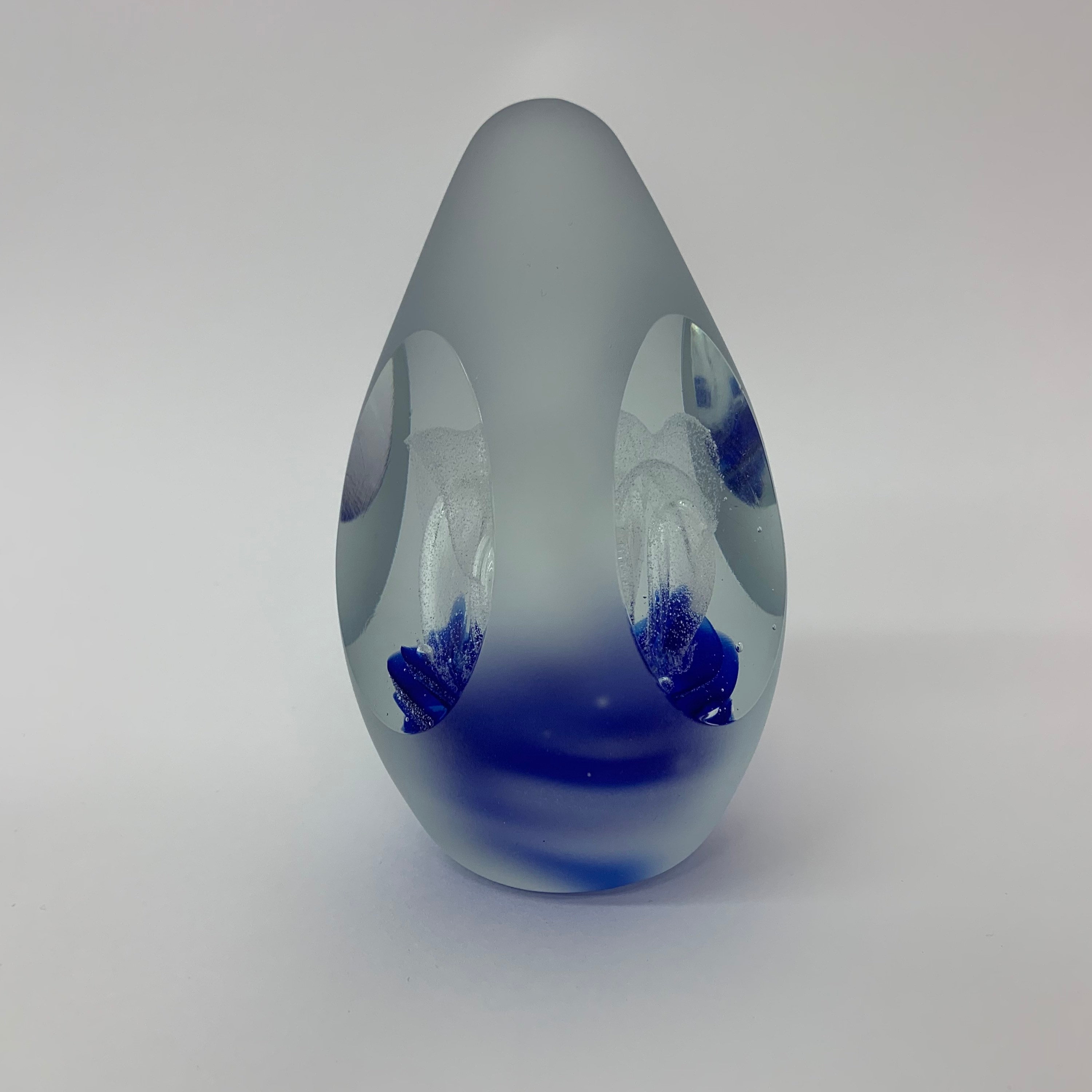 Murano glass presse papier egg shaped