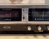 Vintage 1970s Zenith Circle of Sound wood-grain clock radio, model H472W, works fine