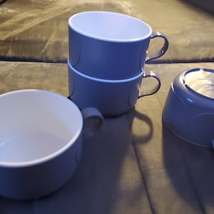 Set of 4 vintage Northwest Airlines plastic coffee cups