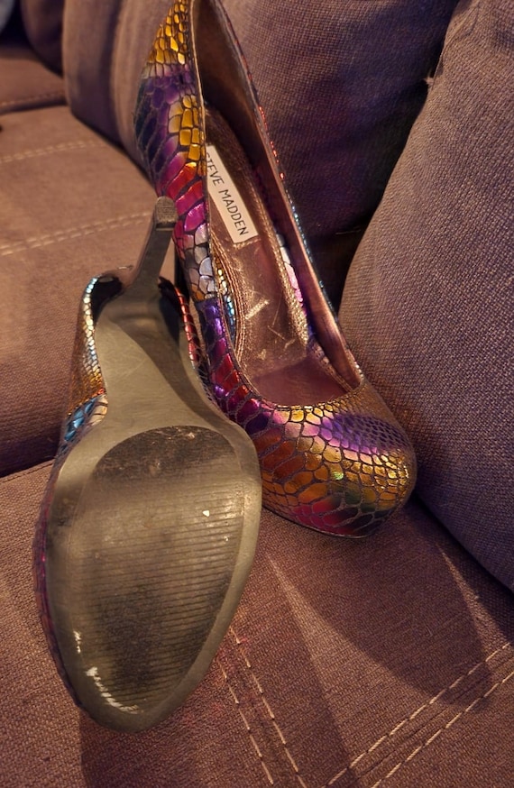 OLIVIA FERGUSON Irridescent Multi-Color Snake Print Heels Pointy Toe Size  7.5 | eBay