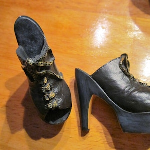 Set of 2 vintage funky platform shoe figurines