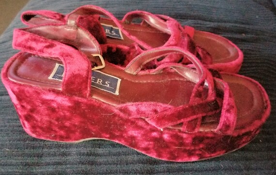 Vintage burgundy velvet platform shoes, size 8, fr