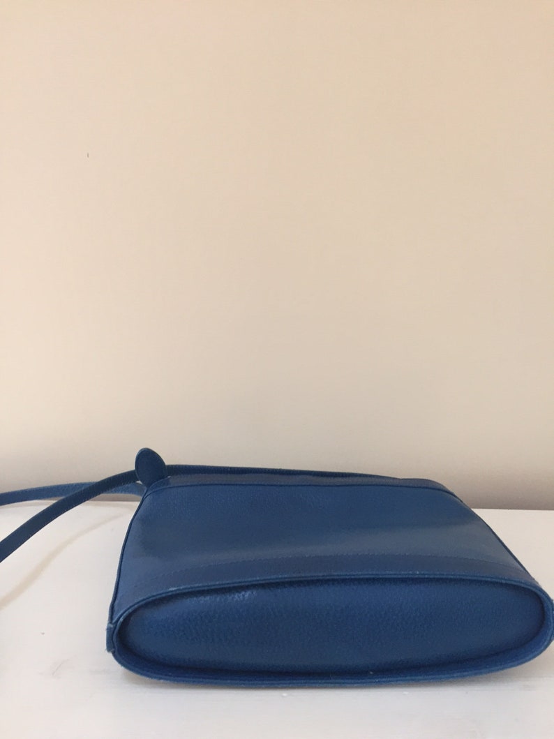 1990/'s Vintage Cornflower Blue Pebbled Leather Shoulder BagCrossbodyAnn TaylorMade in Italy