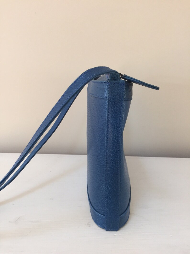 1990/'s Vintage Cornflower Blue Pebbled Leather Shoulder BagCrossbodyAnn TaylorMade in Italy