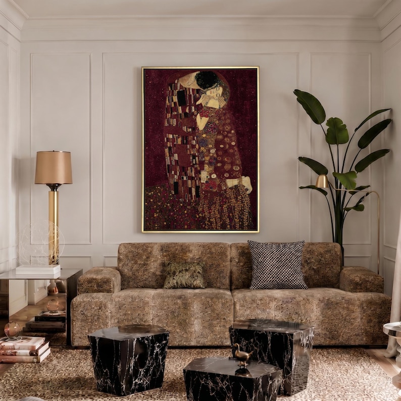 Impression sur toile bordeaux encadrée | Le baiser inspiré de Klimt, décor Dark Academia image 1