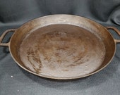 Vintage Unmarked Cast Iron Double Handle Skillet Circa Early to mid 1900