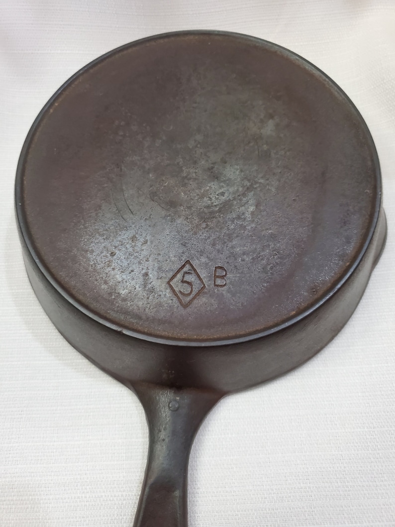 Vintage 5 Chicago Hardware & Foundry Cast Iron Skillet With Heat Ring