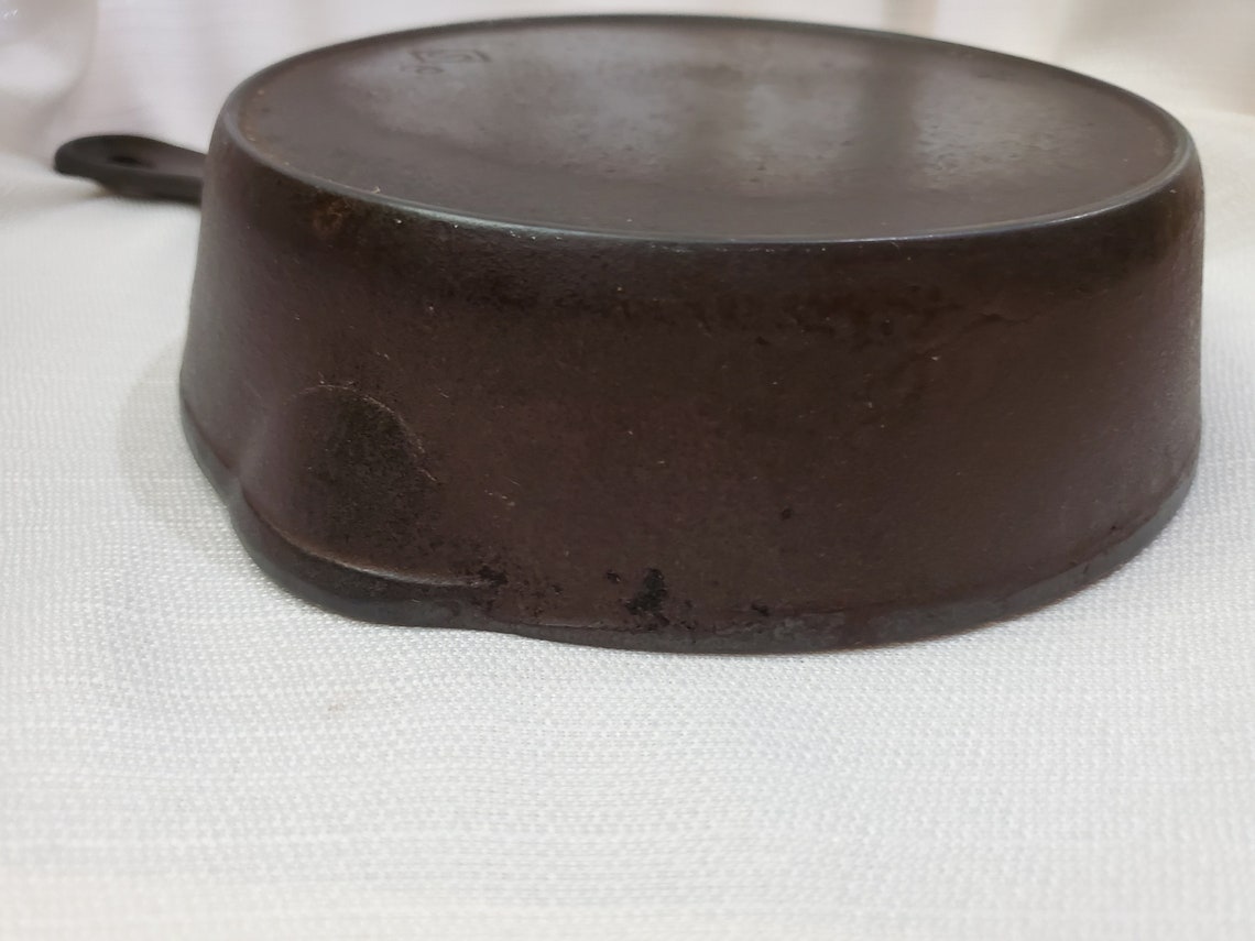 Vintage 5 Chicago Hardware & Foundry Cast Iron Skillet With Heat Ring