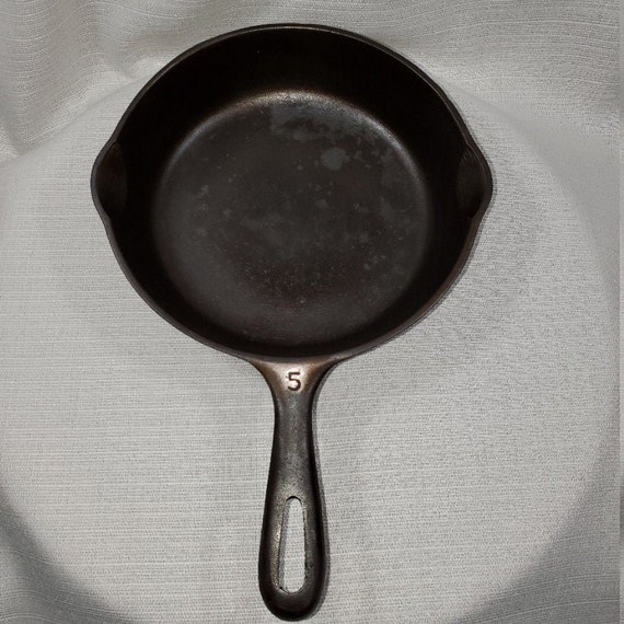 Vintage Unmarked Cast Iron 8 Inch Skillet ~ Marked 5 on Handle